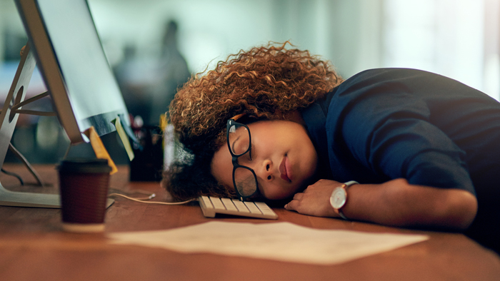 5 maneras en que la falta de sue&ntilde;o cuesta dinero