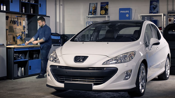 C&oacute;mo sustituir las bombillas de los faros de tu Peugeot 308