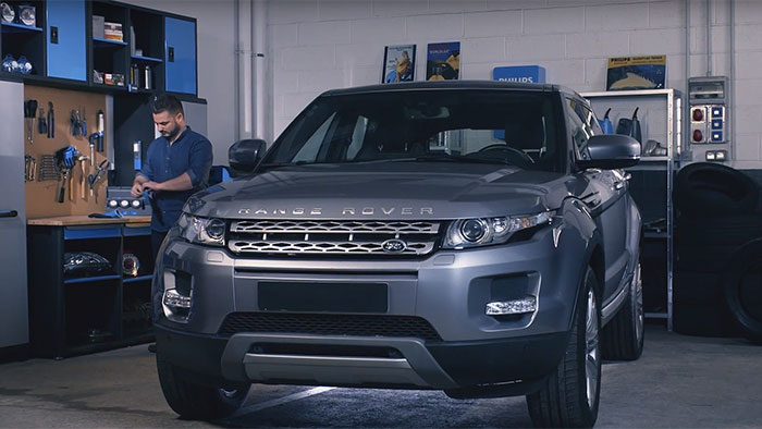 C&oacute;mo sustituir las bombillas de los faros de tu Range Rover Evoque